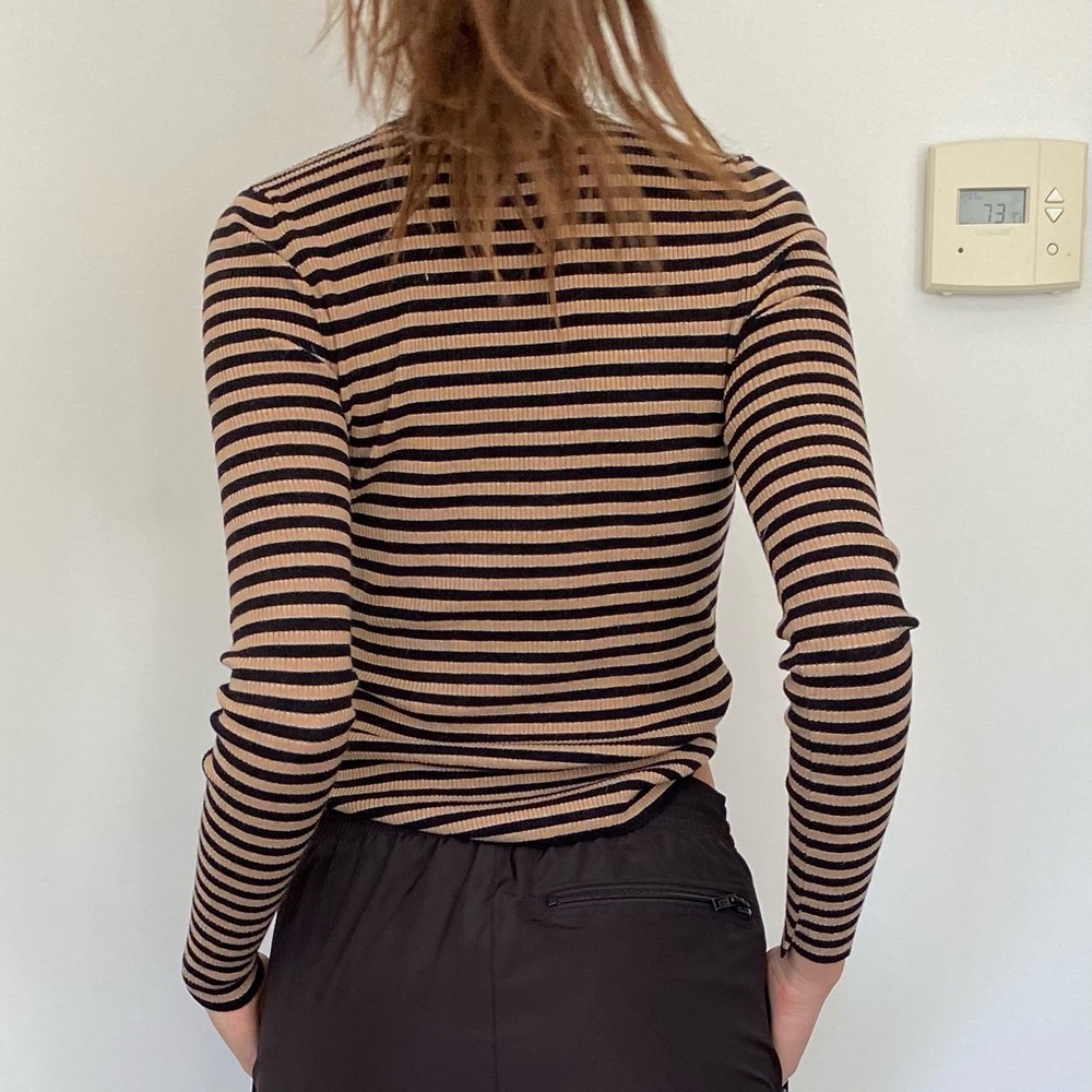A.L.C. Ribbed fitted Top - Picture 3 of 3